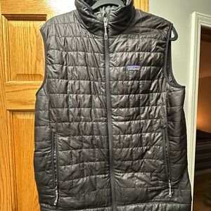 Patagonia Men's Black Quilted Vest